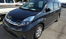 TOYOTA ISIS 2017 中古
