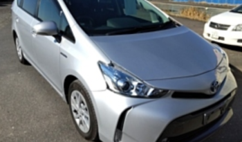 TOYOTA PRIUS ALPHA 2017 中古