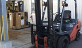 トヨタ　フォークリフト　２．５トン