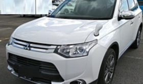 MITSUBISHI OUTLANDER 2015 中古