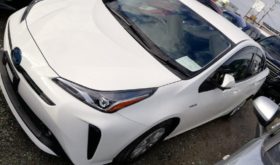 トヨタプリウス TOYOTA PRIUS 2019 中古