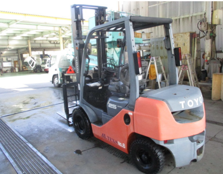 Toyota forklift 2.5t diesel hinged 4m high mast